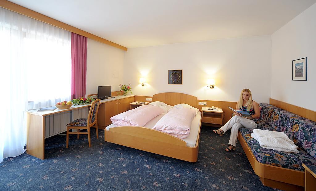 Hotel Waldheim Natz-Schabs Ruang foto